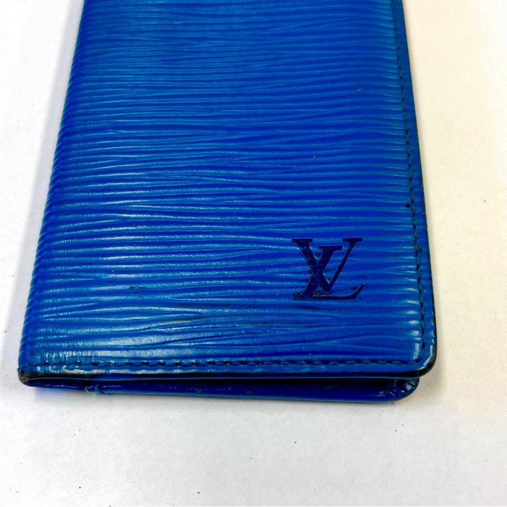 Louis Vuitton Blue Epi Card Holder - Picture 11 of 13